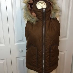 Peach love small vest with fur hood